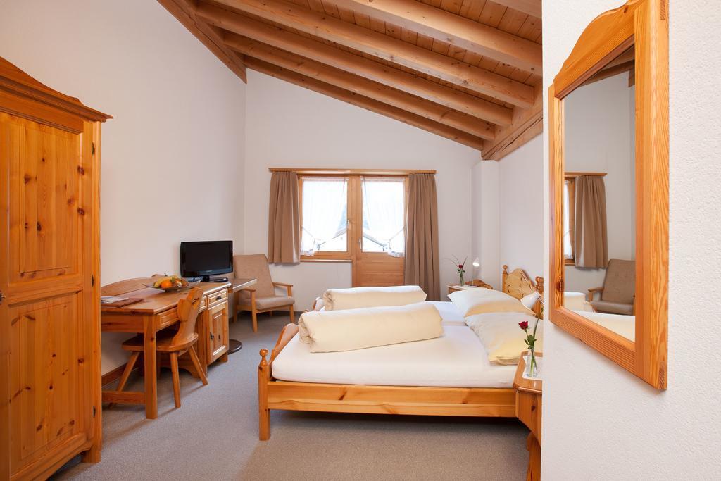 Hotel Péz Regina Lumbrein Zimmer foto